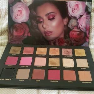 Huda Beauty Rose Gold REMASTERED Eyeshadow Palette